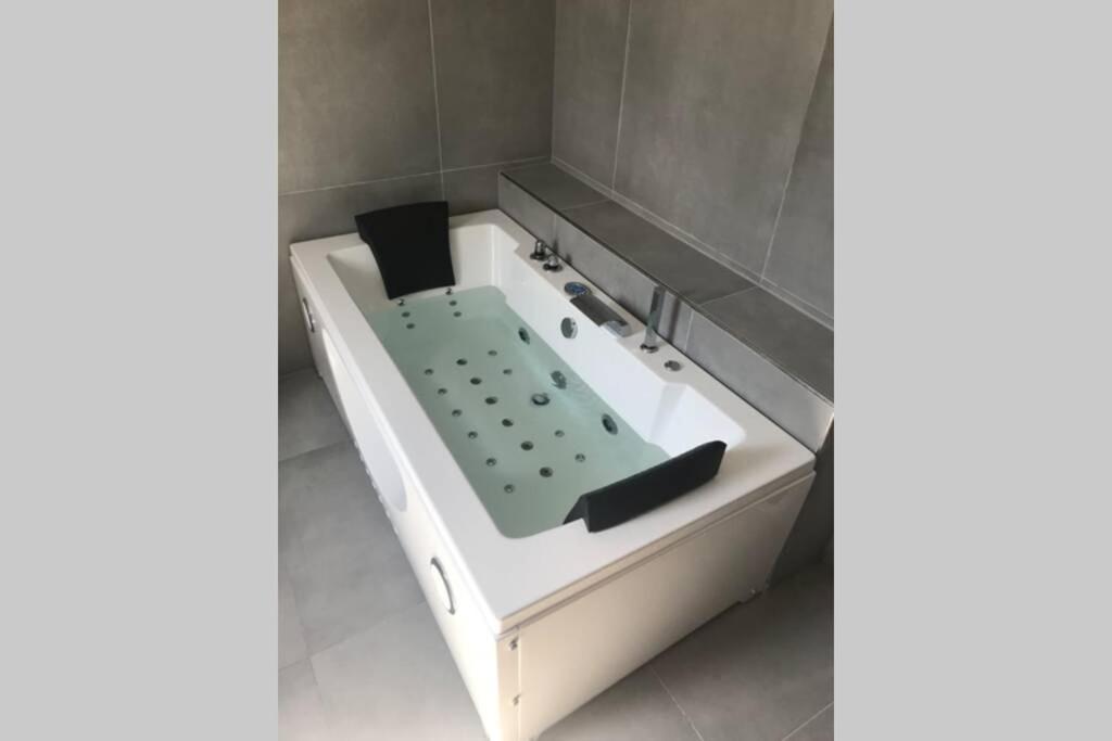 Apartman 3Kk 80 M2 S Virivkou A Saunou 이흘라바 외부 사진